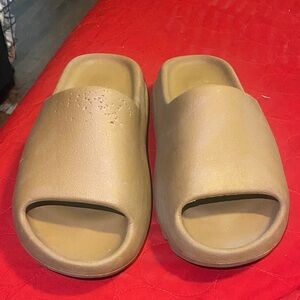 Yeezy Tan Slide Sandals Youth size 7